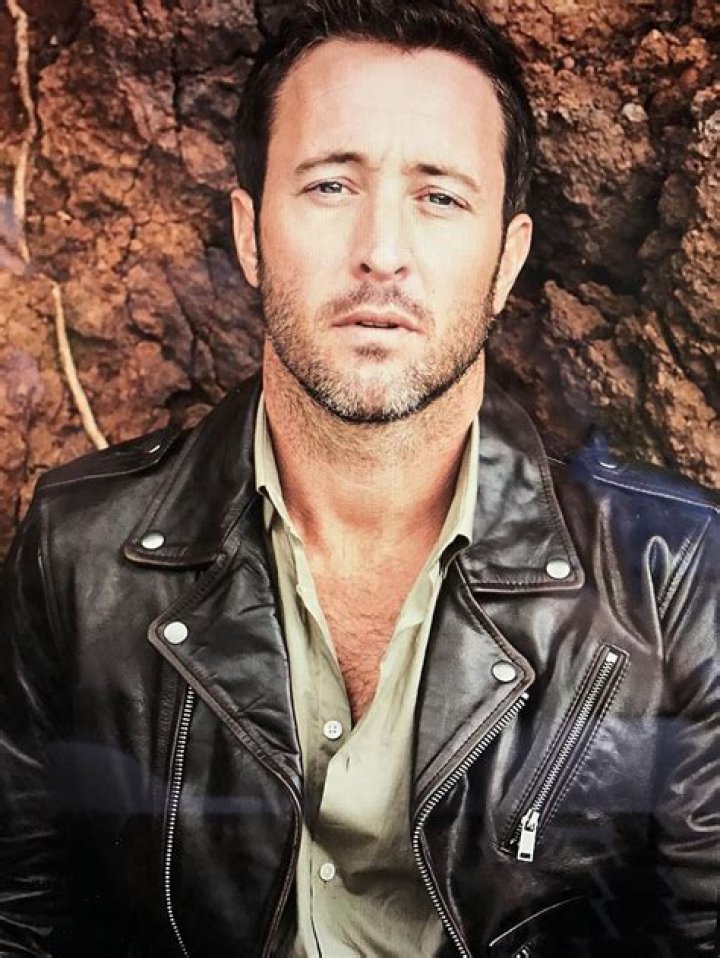 Alex O'Loughlin - Bio, Age, net worth, siblings, height, Wiki, Facts and Family