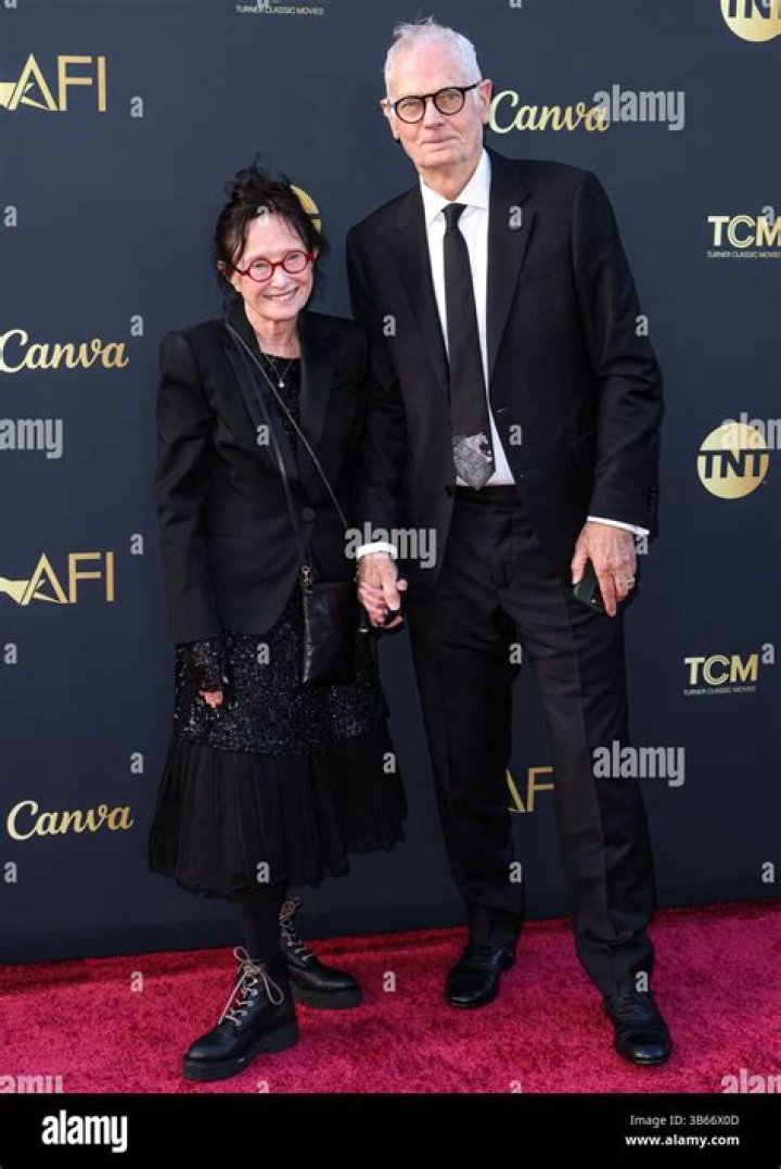 Caleb Deschanel - Bio, Age, net worth, Wiki, Facts and Family