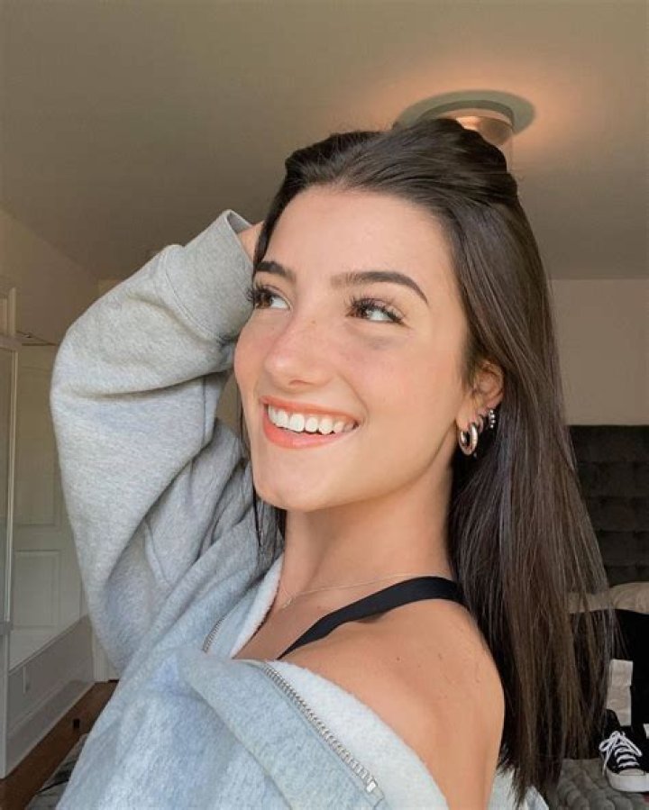 Charli D'Amelio - Bio, Age, Wiki, Facts and Family