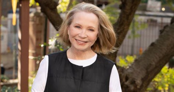 Debra Jo Rupp - Bio, Age, Wiki, Facts and Family