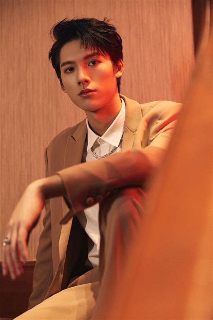 Deng Chao - Bio, Age, height, Wiki, Facts and Family