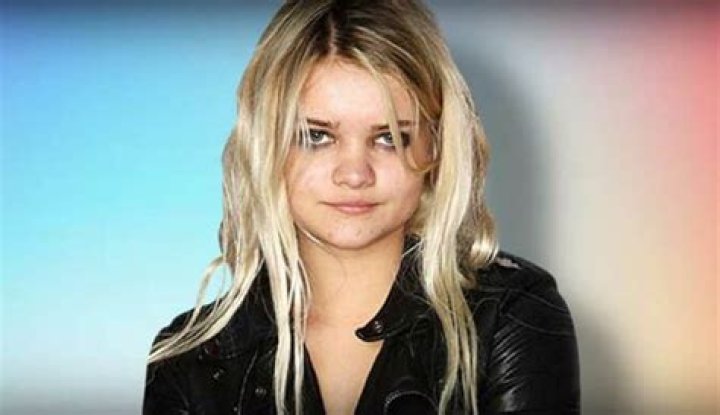 KD Lang - Bio, Age, Wiki, Facts and Family