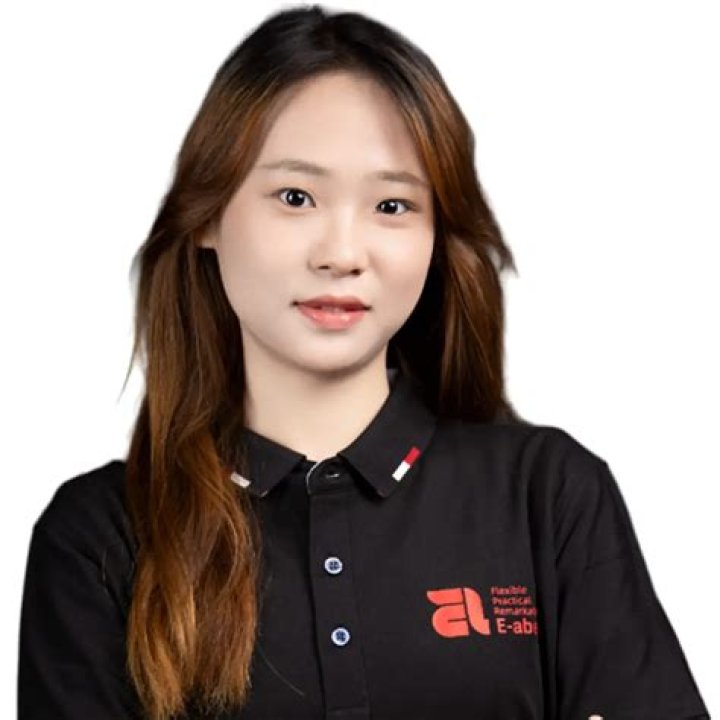 Linsey Godfrey - Bio, Age, Wiki, Facts and Family