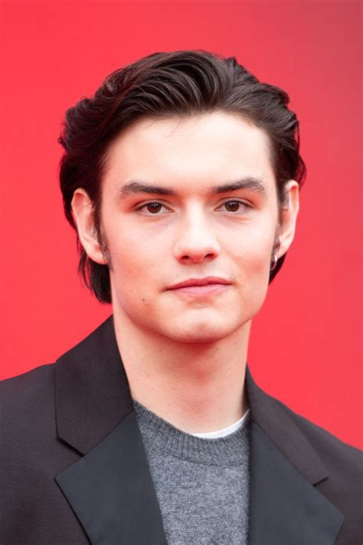 Louis Partridge - Biography, Age, Wiki, Facts and Family