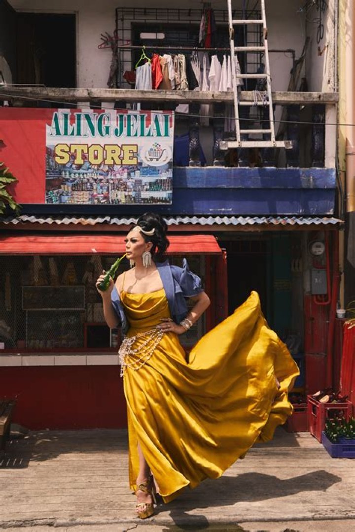 Manila Luzon - Bio, Age, height, weight, Wiki, Facts and Family