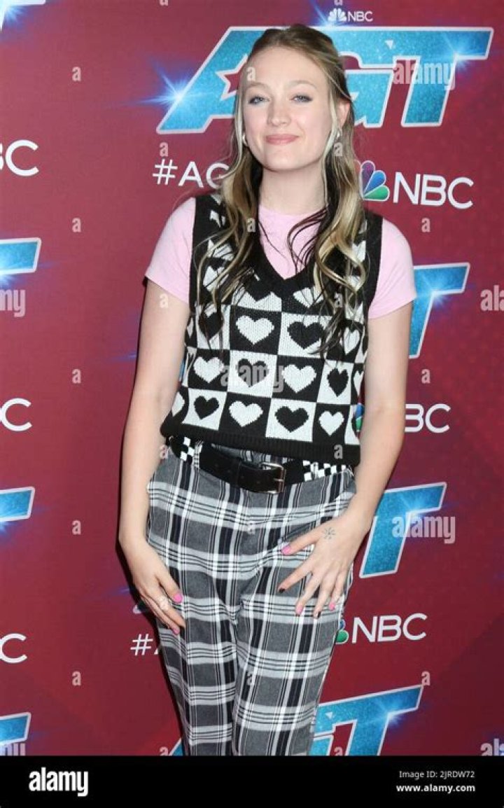 Mia Morris(webvideostar) - Biography, Age, Net Worth, Wikipedia, Spotify, TikTok, Facebook, Facts and Family