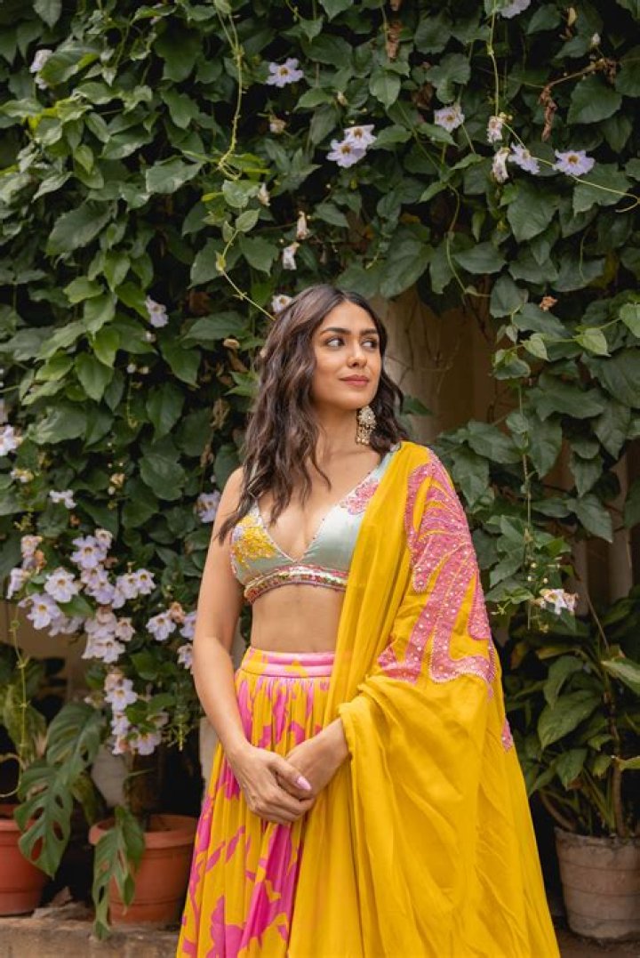 Mrunal Kulkarni - Bio, Age, Wiki, Facts and Family