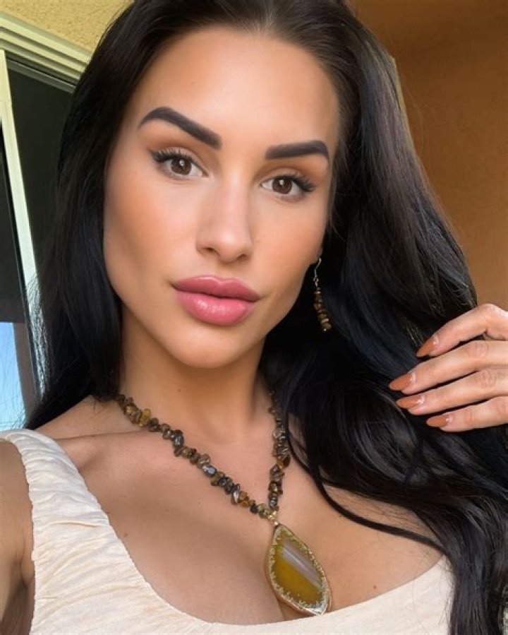 Nikola Weiterova - Bio, Age, Wiki, Facts and Family